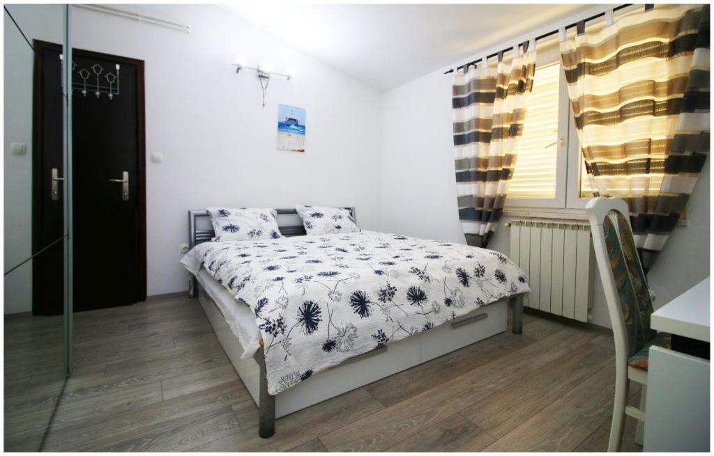 Mikelin Apartment Primosten Exterior photo